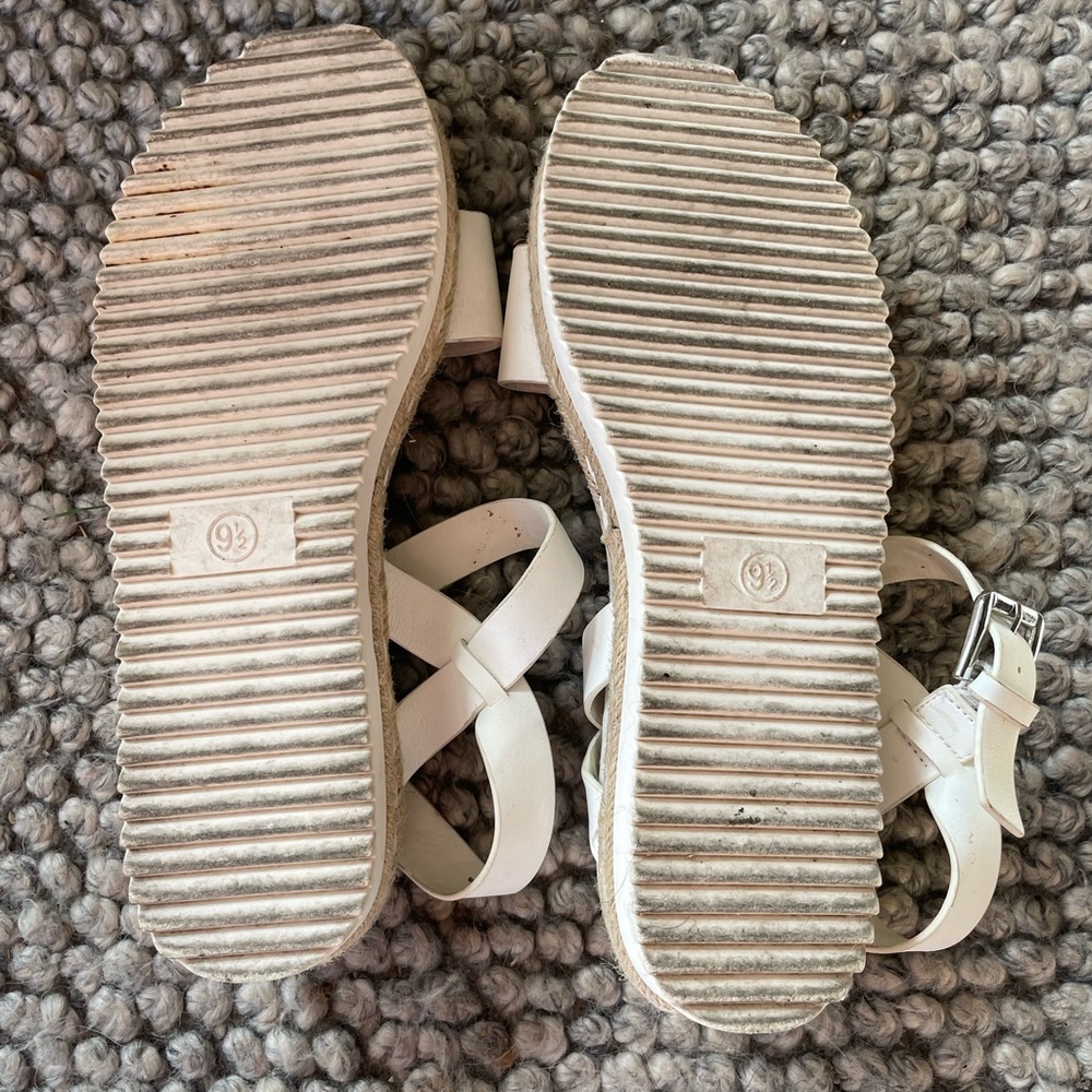 A New Day White Leather Strappy Sandals with Buckle Women size 9.5 - Picture 6 of 6